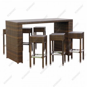 big_hochtisch_gruppe_lederlook_frei_wasserzeichen_124337056