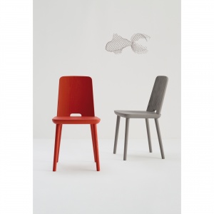 tablet_stuhl_red__grey_ambiente_homepage